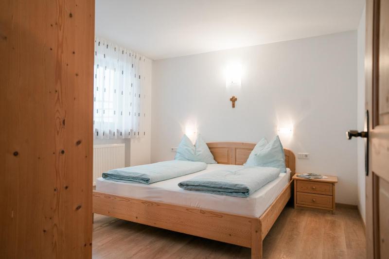 Large One-Bedroom Apartment image 4