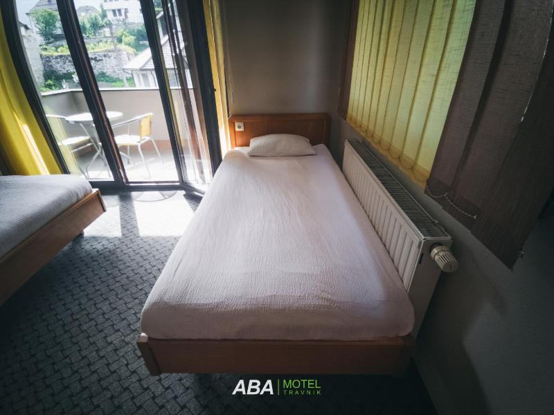 Double Room with Balcony image 4