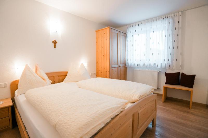 One-Bedroom Apartment image 4