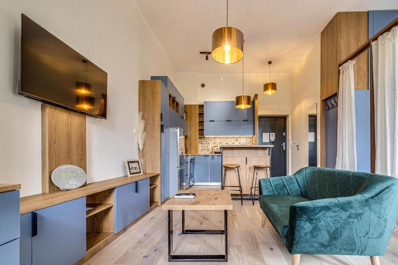 RentPlanet - Apartament Powstańców Śląskich - image 2