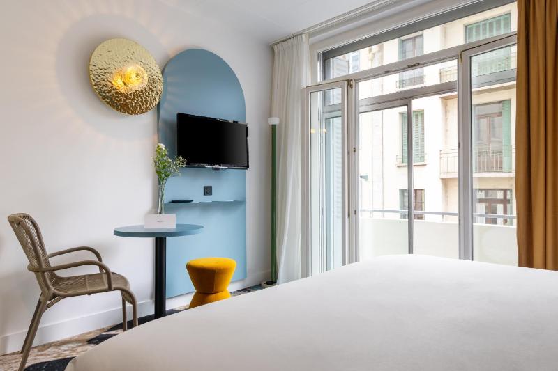 Privilege Double Room with balcony image 1