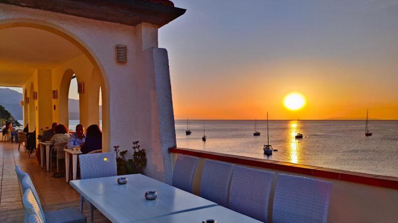 Standard Double Room with Sea View image 3