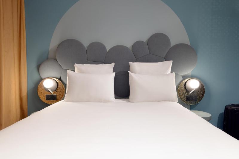Classic Double Room image 2