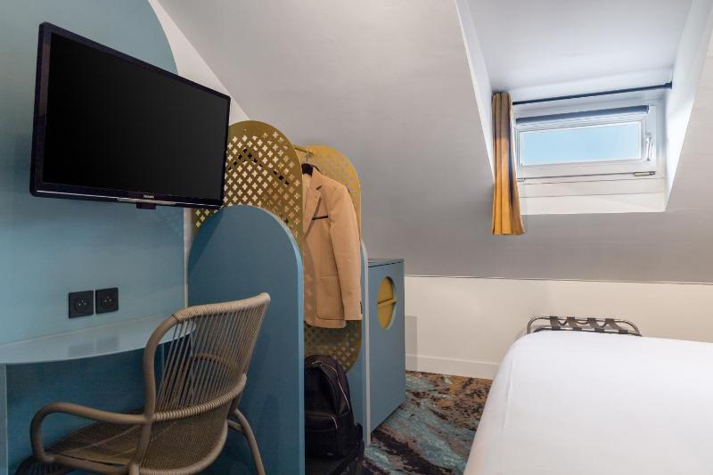 Classic Attic Room with Double Bed image 4