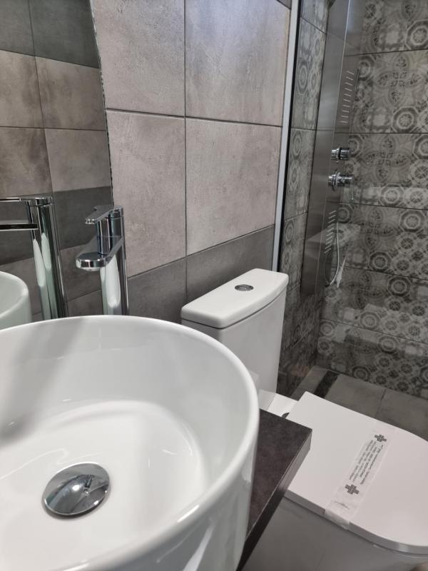 Double Room with Sea View image 3