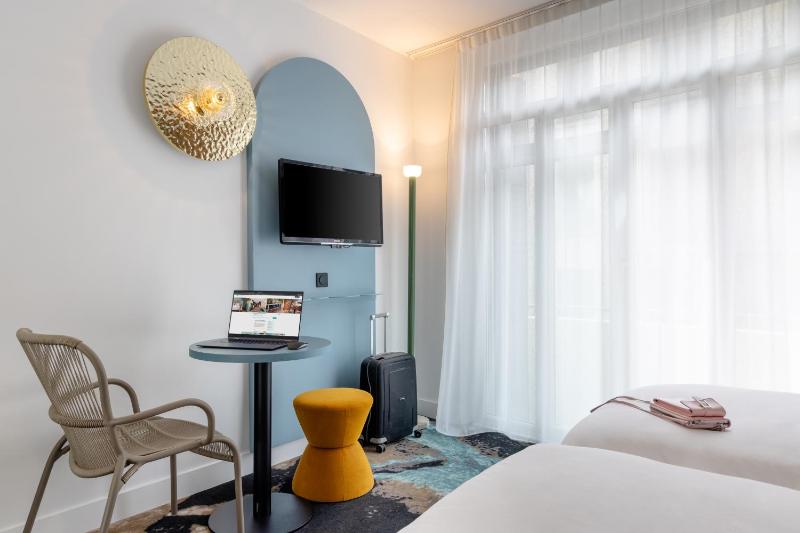 Superior Double Room with Balcony image 1