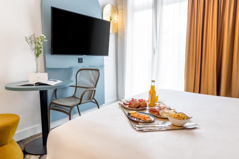 Privilege Double Room with balcony image 2