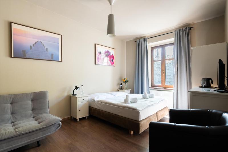 Double Room with Extra Bed image 3