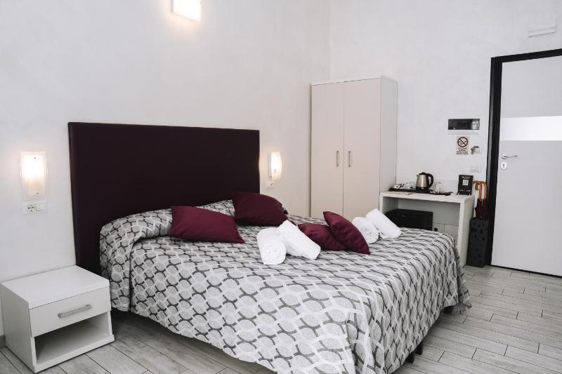 Double or Twin Room with Private Bathroom image 2