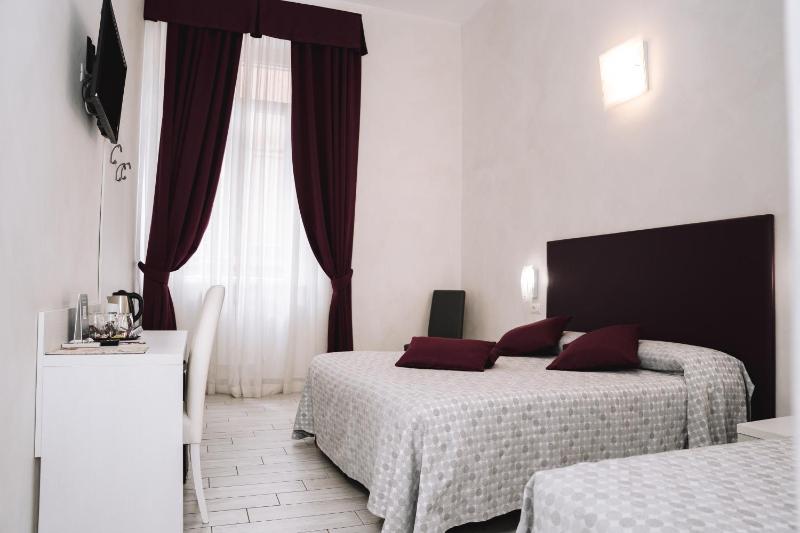 Comfort Triple Room image 4