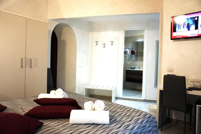 Deluxe Triple Room image 1