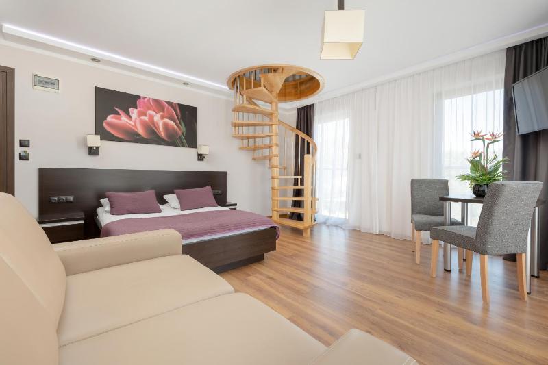 Family Room image 2