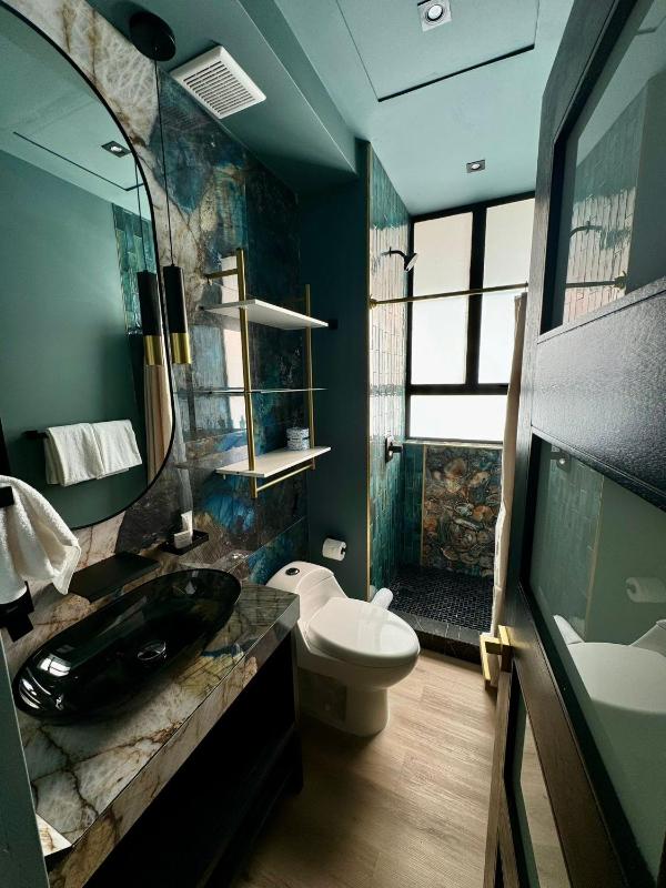 Deluxe Room image 3