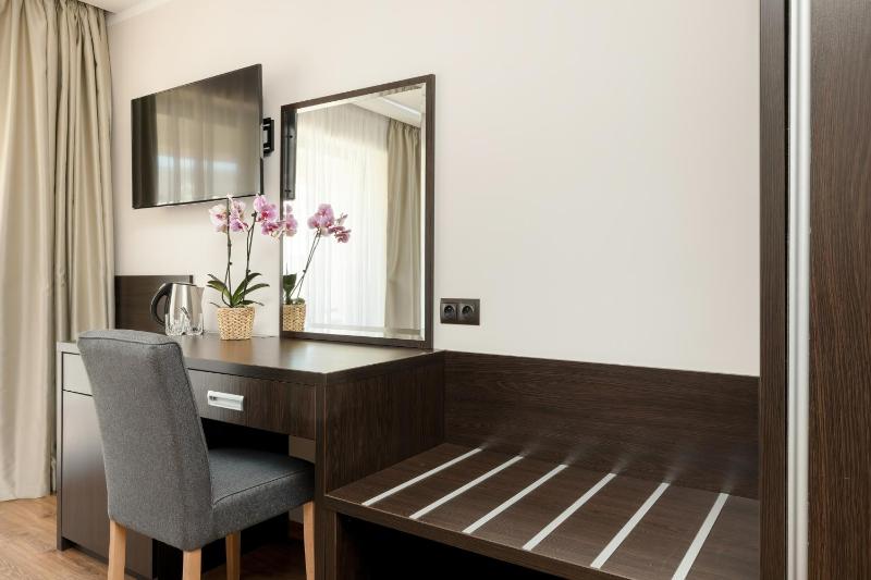 Standard Double Room image 3