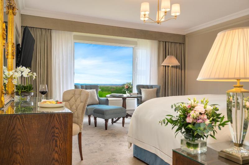 Corrib Deluxe Room image 4