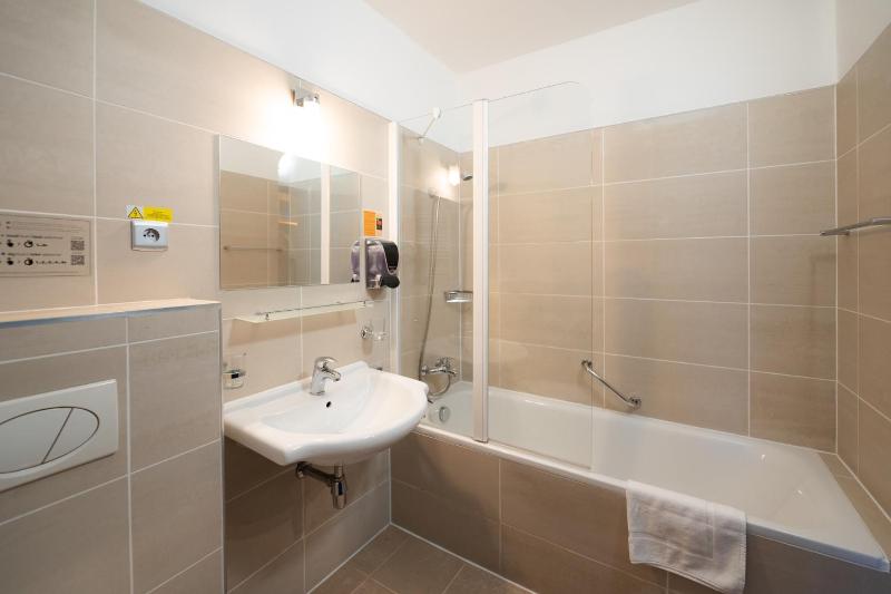 Double or Twin Room image 3