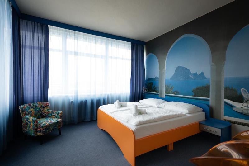 Double or Twin Room image 4
