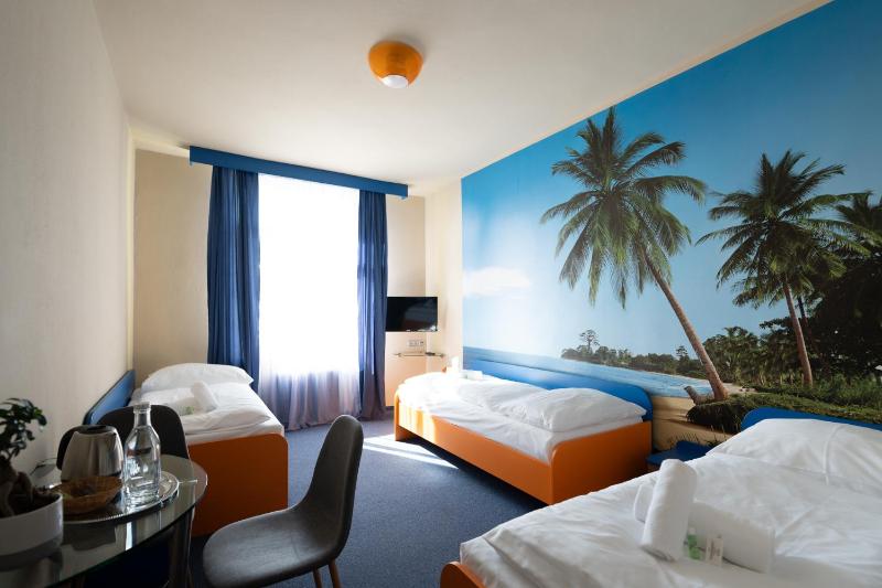 Standard Triple Room image 1