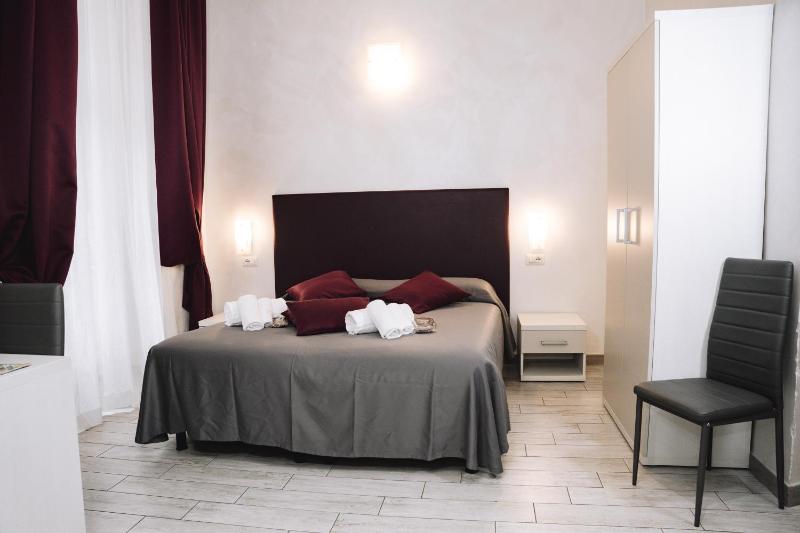 Deluxe Triple Room image 2