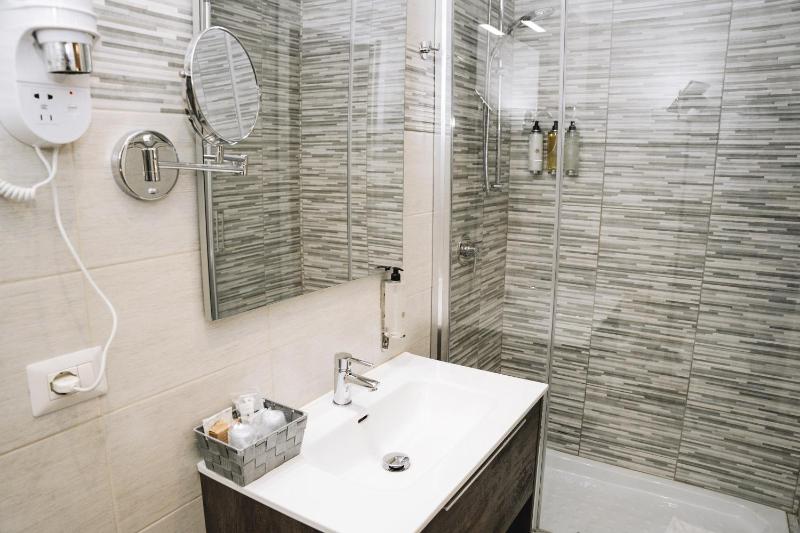 Classic Triple Room image 3