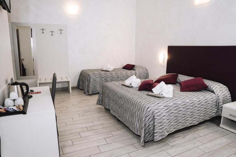 Classic Triple Room image 1