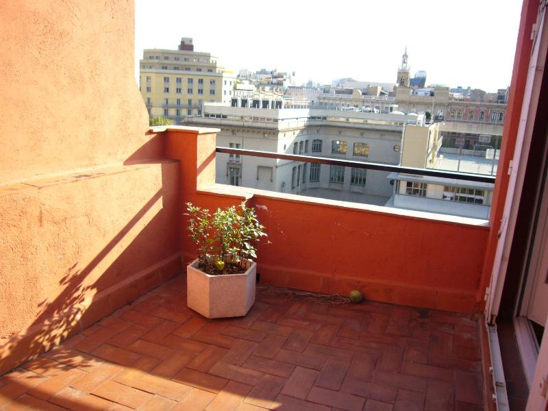 Family Two-Bedroom Apartment with View image 1