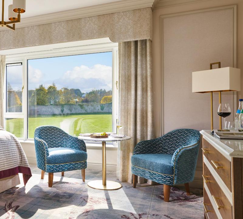 Superior King Room image 2
