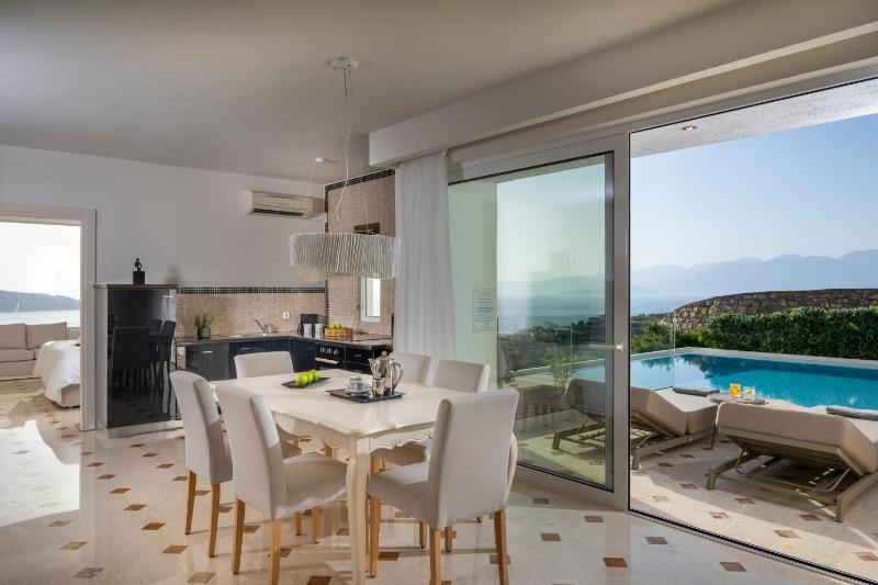 Three Bedroom Aegean Pool Villa Sea View image 4