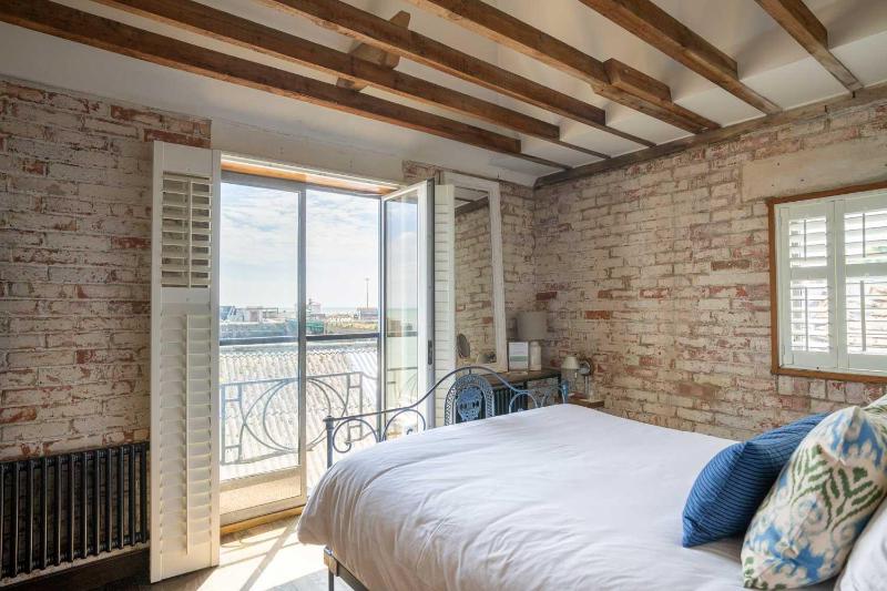 Double Room with Sea View image 3