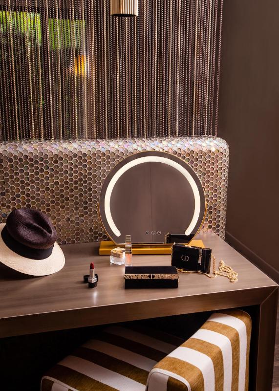 Junior Suite with Hydromassage Shower image 4