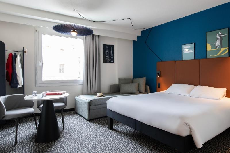 Triple Room 1 Double Bed and 1 Sofa Bed image 4