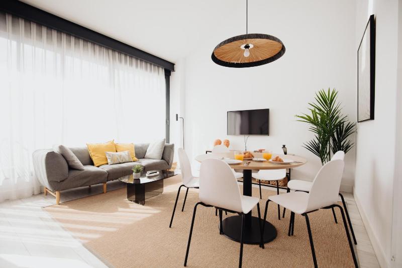 Three-Bedroom Apartment with Terrace (6 Adults) image 1