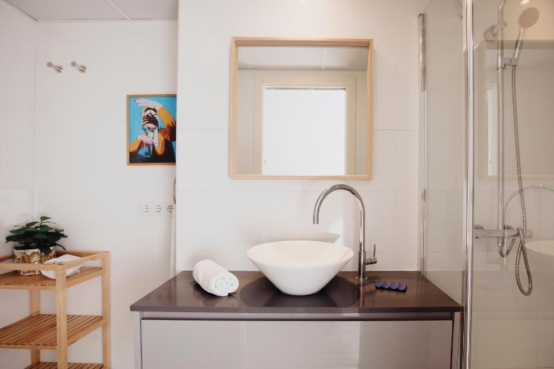 Three-Bedroom Apartment with Terrace (6 Adults) image 4