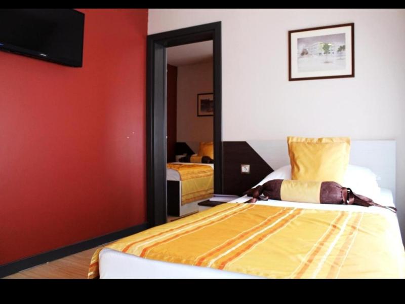 Triple Room with Shower image 1