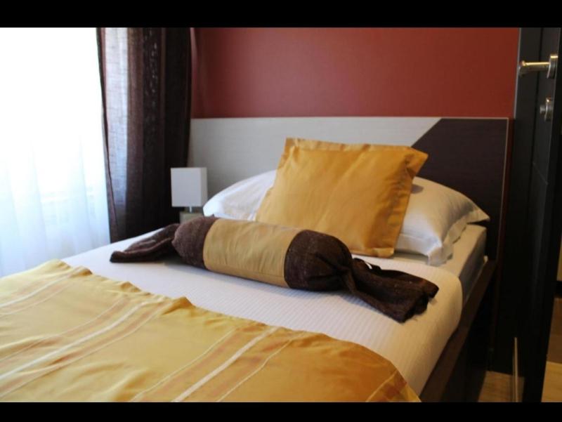 Single Room with Shower image 3