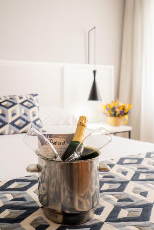 Double or Twin Room image 3