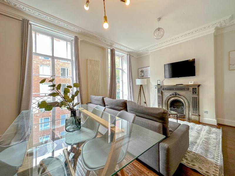 Four-Bedroom Apartment image 1