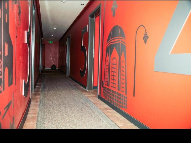 Family Room with Shower image 3