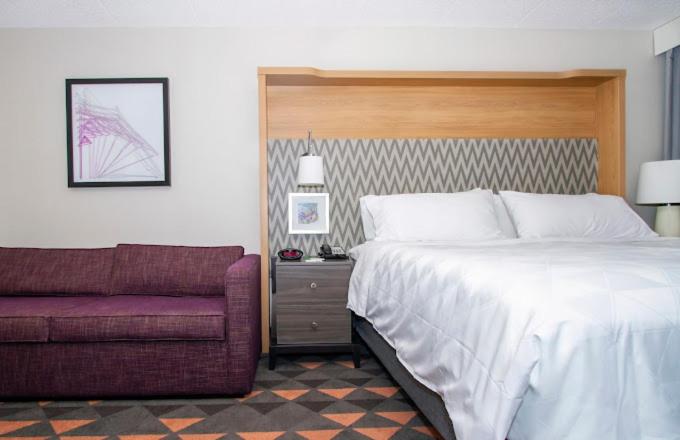 Standard King Room image 4