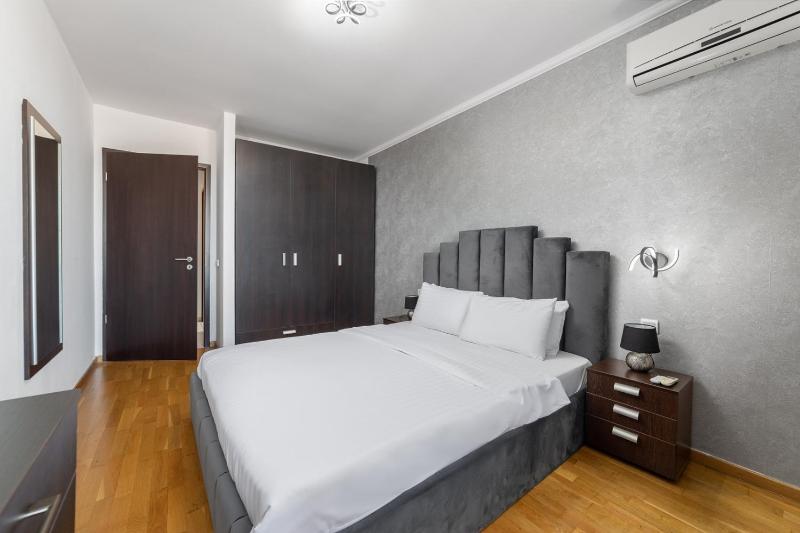Superior One-Bedroom Apartment with Balcony image 3
