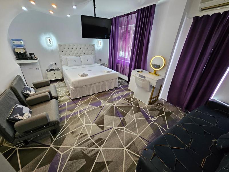 Deluxe Double Room image 4