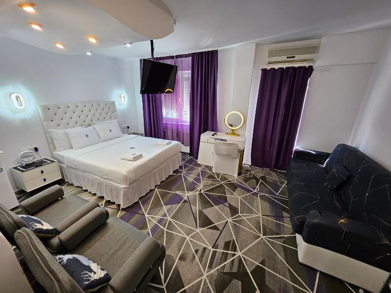 Deluxe Double Room image 3