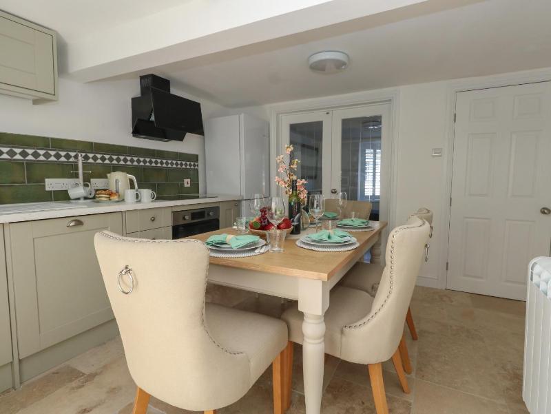 Belvedere Cottage - image 37