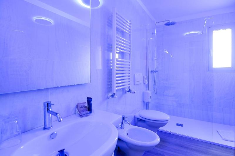 Deluxe Junior Suite image 4