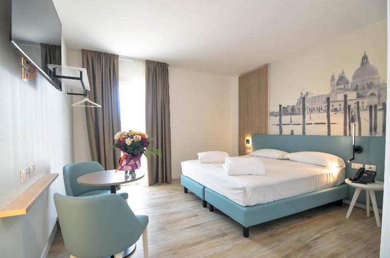 Junior Suite with Jacuzzi - Annex Building image 1