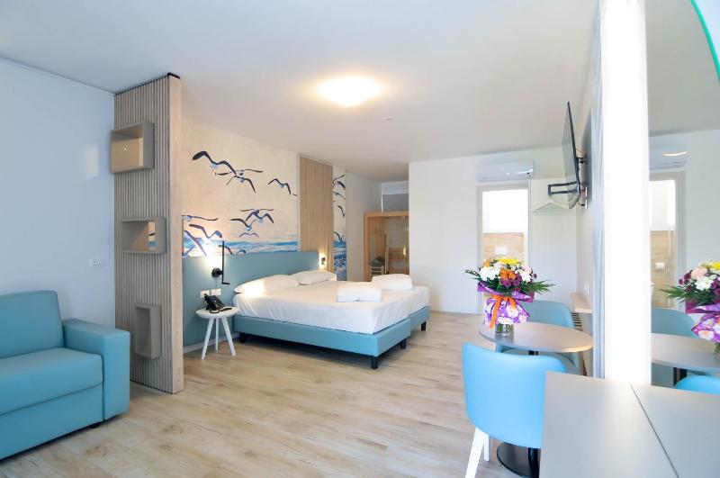 Large Junior Suite with Jacuzzi and Sauna - Annex Building image 4