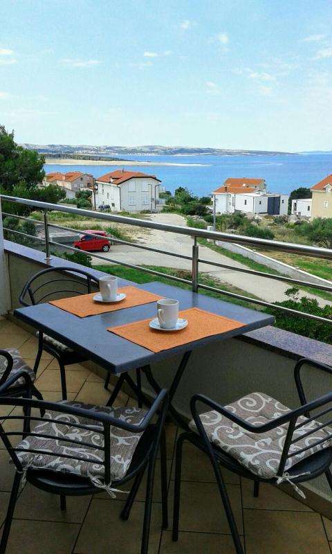 One-Bedroom Apartment with Terrace and Sea View image 4