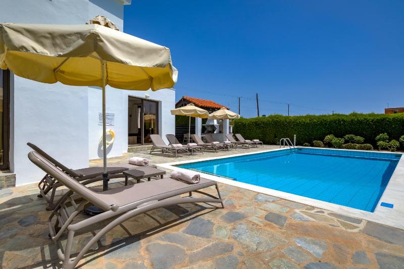 Platzia Beach Villas - image 11