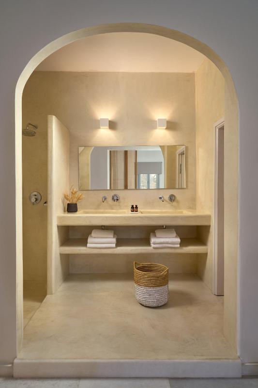 Family Suite Sea View with Private Pool image 3