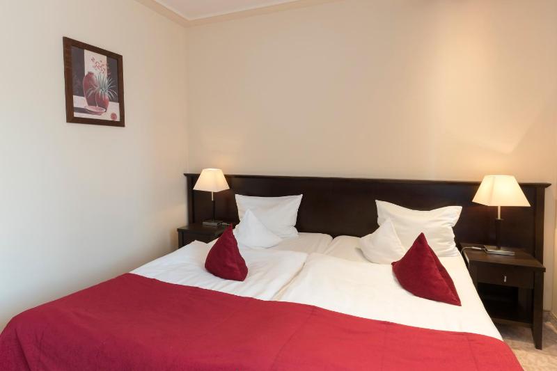 Economy Double Room image 3